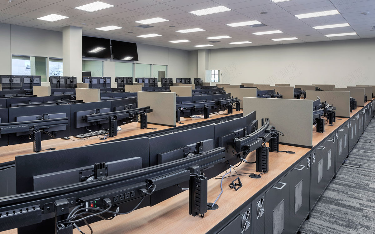 進(jìn)口監(jiān)控臺品牌產(chǎn)品圖片